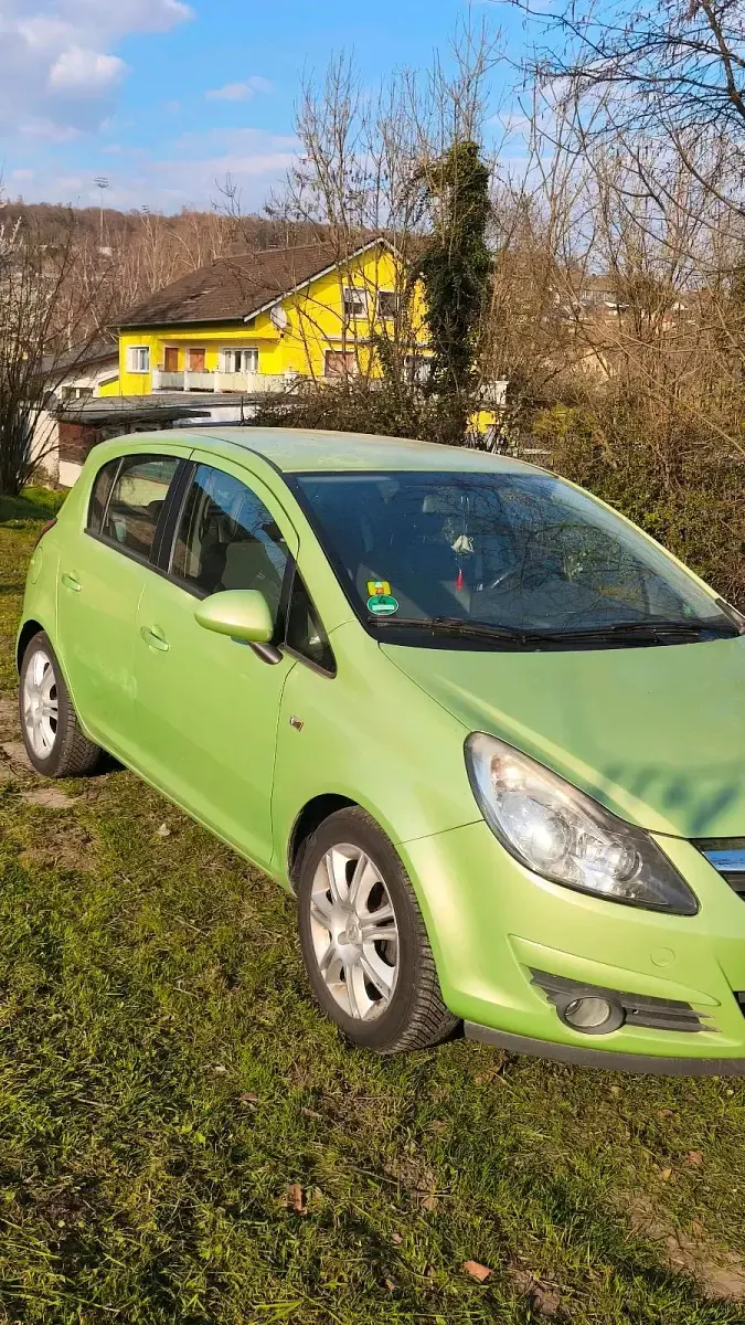 Second-hand Opel Corsa 87 CP (63 kW) 2010 Verde Hatchback