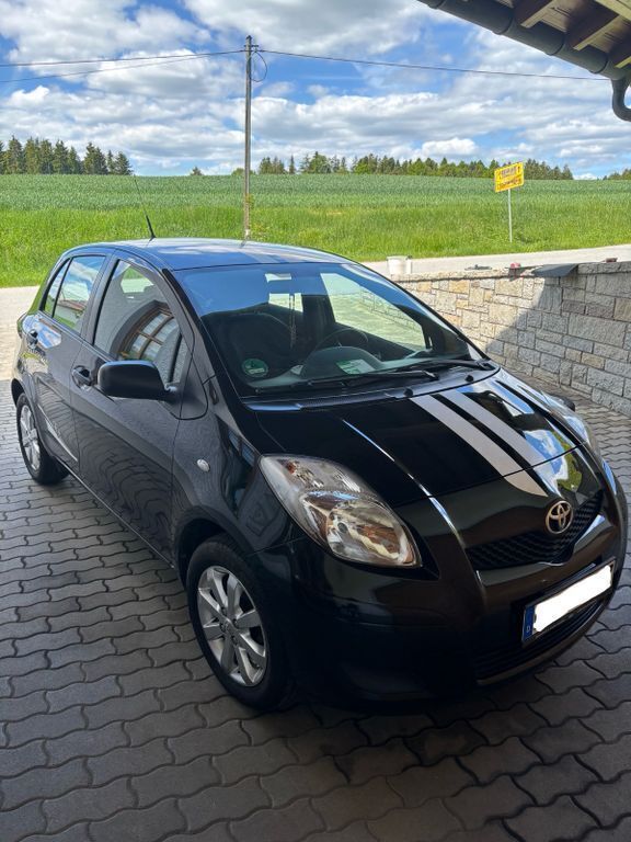 Schwarz Gebraucht 2010 Toyota Yaris Limousine | 2.800 € (Fairer Preis) - Bild 1/4