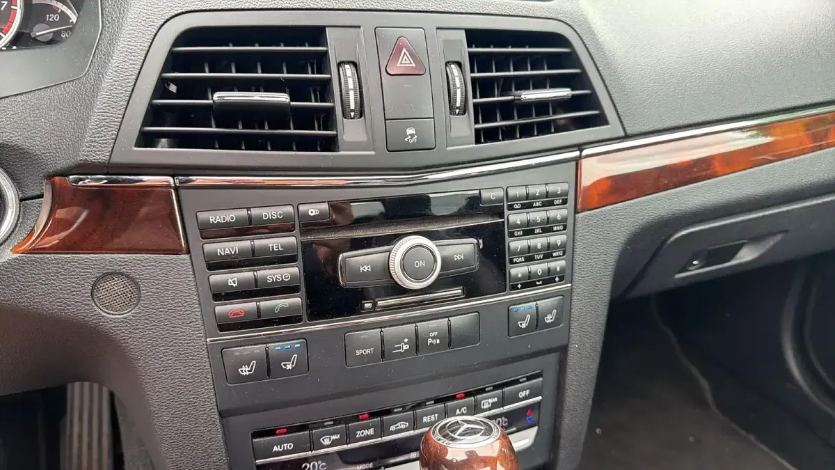 Gebraucht Mercedes E500 388 PS (285 kW) 2010 Braun Coupé