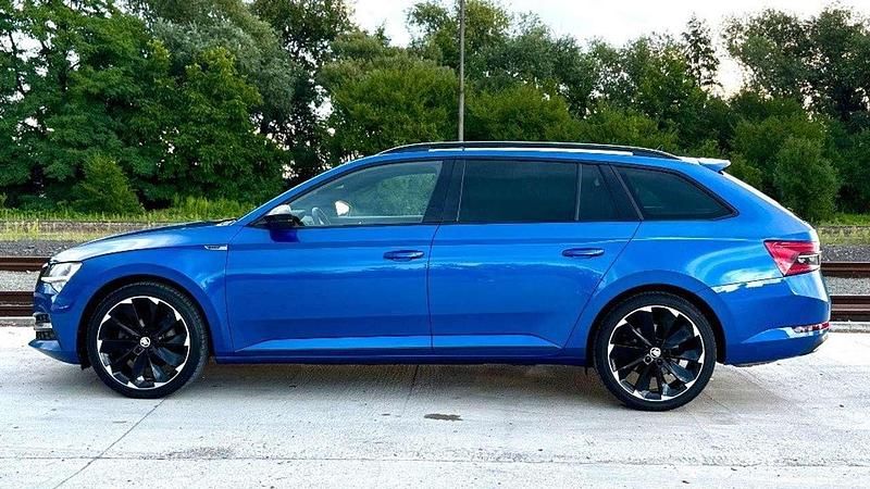Blau Gebraucht 2022 Skoda Superb SportLine Kombi | 24.400 € (Superpreis) - Bild 1/4