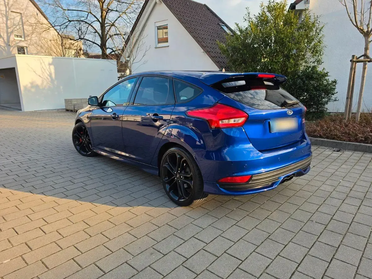 Gebraucht Ford Focus 250 PS (183 kW) 2018 Blau Limousine