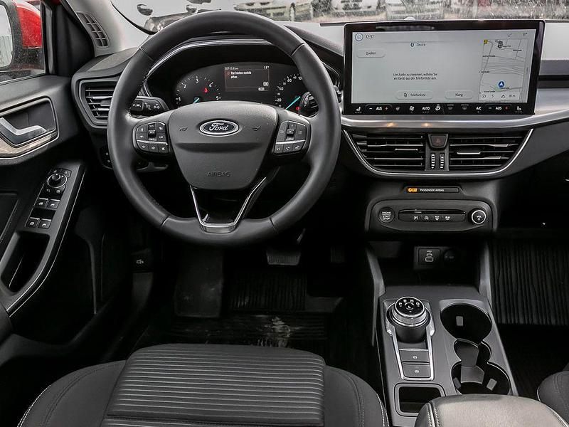 Gebraucht Ford Focus Titanium 116 PS (85 kW) 2024 Rot Kombi