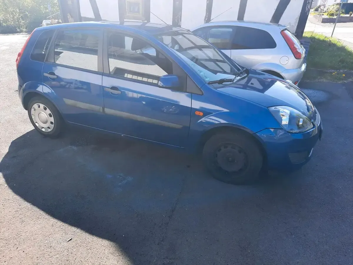 Gebraucht Ford Fiesta 60 PS (44 kW) 2007 Blau Kleinwagen