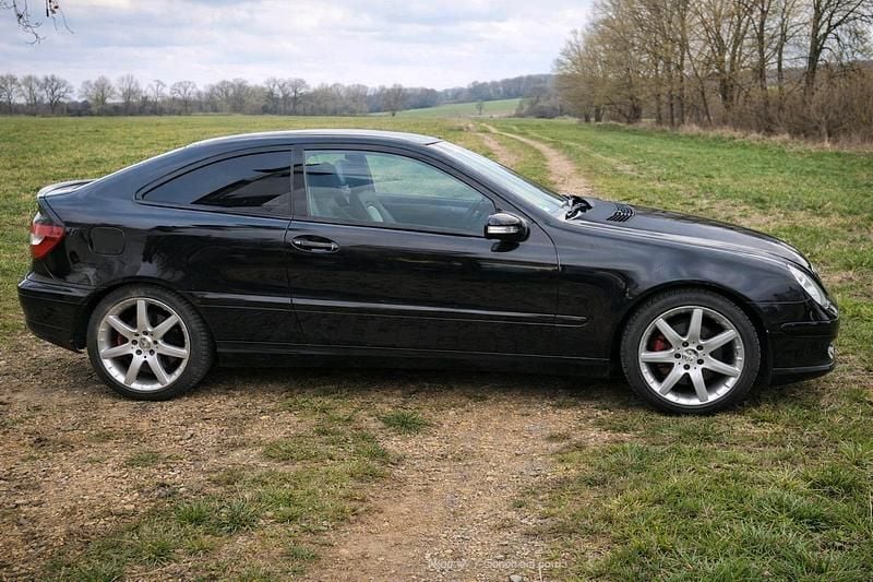 Gebraucht Mercedes C200 122 PS (89 kW) 2005 Schwarz Coupé