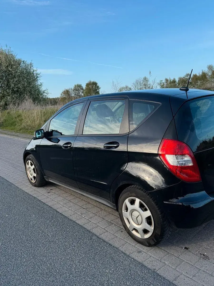 Gebraucht Mercedes A160 95 PS (69 kW) 2010 Schwarz Limousine