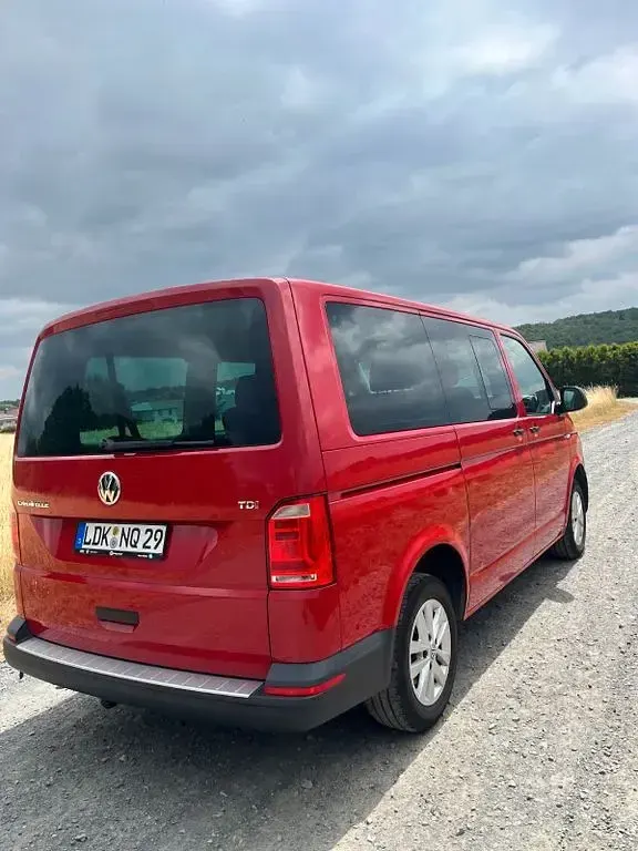 Gebraucht VW Caravelle 150 PS (110 kW) 2016 Rot Van