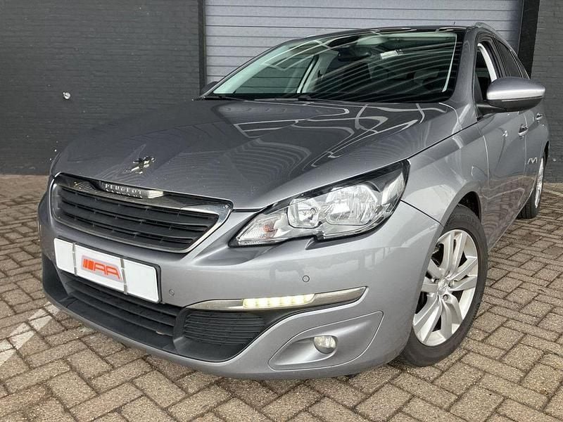 Gebraucht Peugeot 308 120 PS (88 kW) 2015 Weiß Limousine