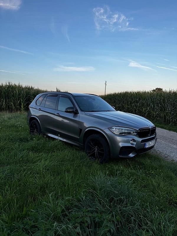 Grau Gebraucht 2017 BMW X5 Sport Line SUV | 39.000 € - Bild 1/4