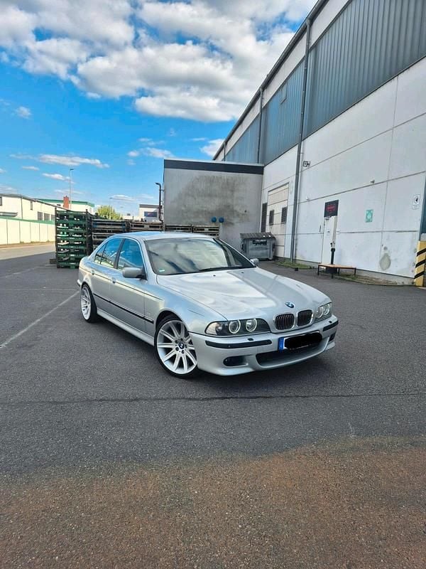 Silber Gebraucht 1998 BMW 523 M Sport Limousine | 5.999 € (Etwas zu teuer) - Bild 1/4
