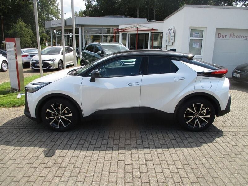 Weiß Gebraucht 2023 Toyota C-HR Team SUV | 31.850 € (Teuer) - Bild 1/4