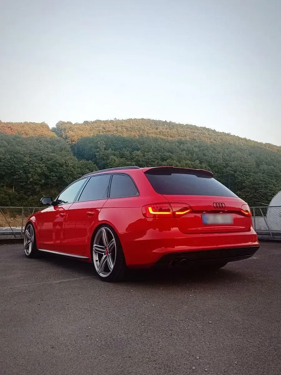 Gebraucht Audi A4 Competition 177 PS (130 kW) 2015 Rot Kombi