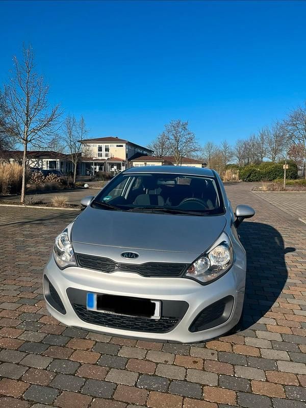 Gebraucht Kia Rio 75 PS (55 kW) 2012 Silber Kleinwagen