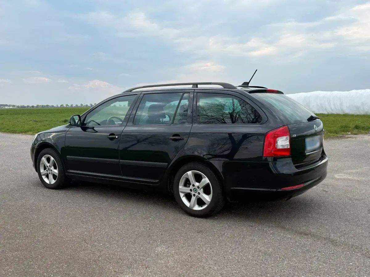 Usata Skoda Octavia 110 CV (80 kW) 2012 Nero Station wagon