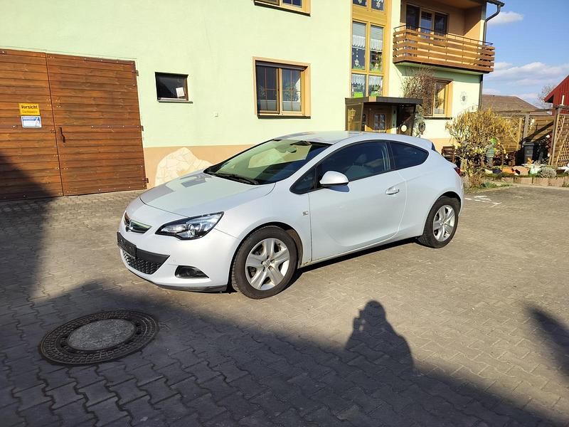 Gebraucht Opel Astra 140 PS (102 kW) 2012 Coupé