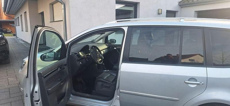 Gebraucht VW Touran Highline 170 PS (125 kW) 2011 Silber Van / Kleinbus