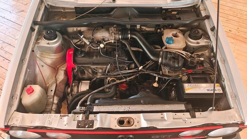 Gebraucht VW Golf I GTI 112 PS (82 kW) 1983 Silber Kleinwagen