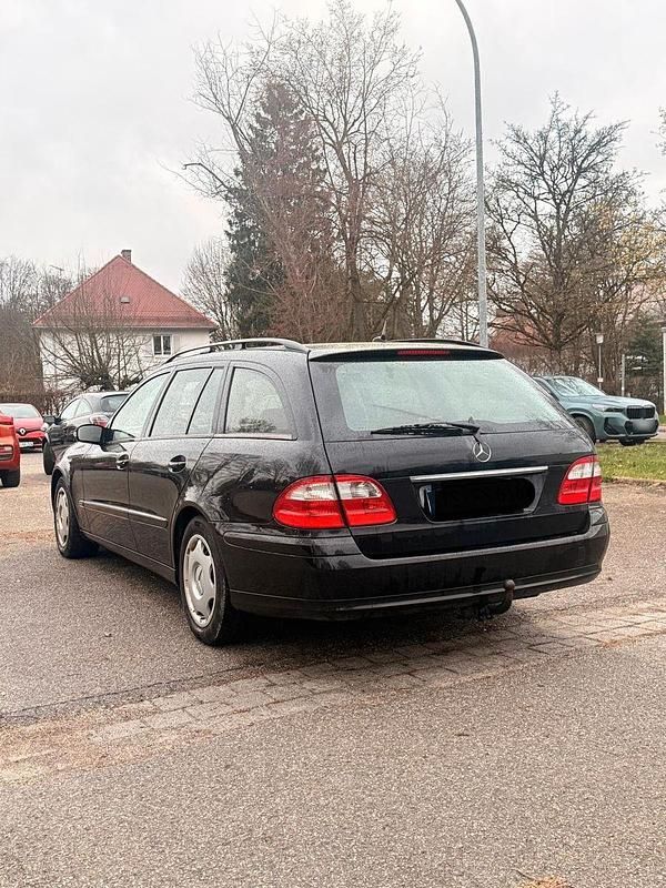 Gebraucht Mercedes E220 Elegance 150 PS (110 kW) 2005 Schwarz Kombi