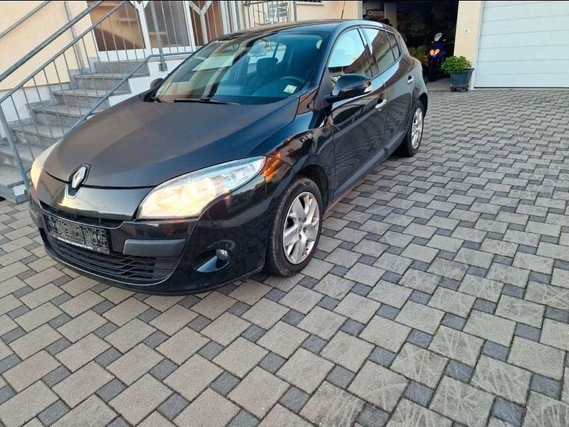 Gebraucht Renault Mégane Dynamique 131 PS (96 kW) 2012 Schwarz Limousine