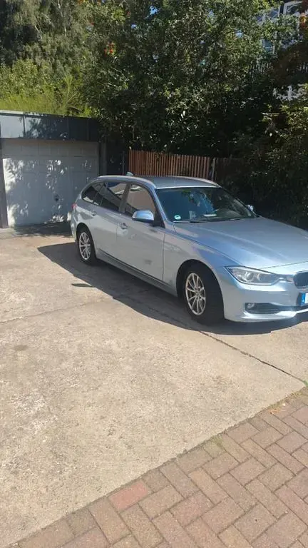 Gebraucht BMW 320 Sport Line 184 PS (135 kW) 2014 Blau Limousine