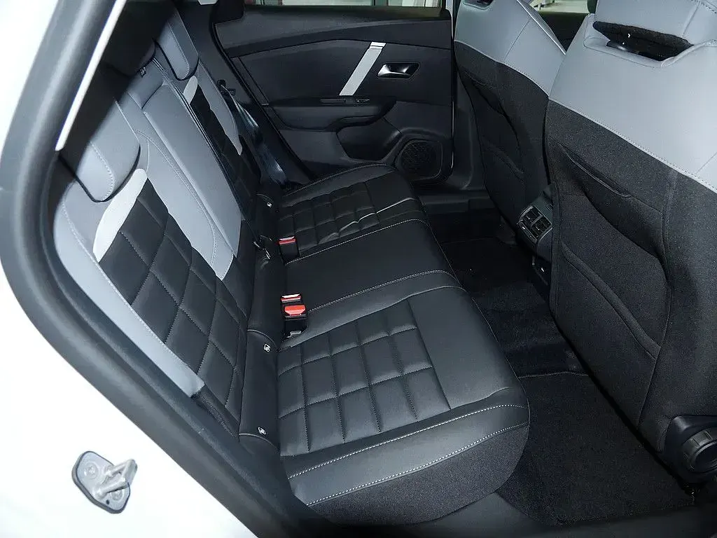 Neu Citroën C4 145 PS (106 kW) 2026 Weiss SUV