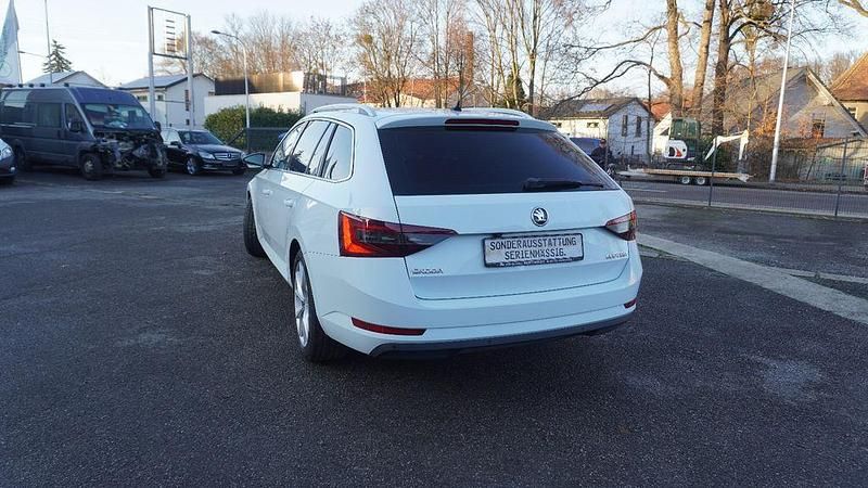 Używany Skoda Superb Ambition 125 KM (91 kW) 2017 Biały Kombi