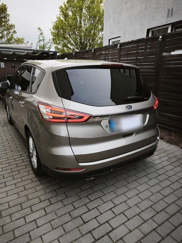 Second-hand Ford S-MAX Trend 165 CP (121 kW) 2016 Gri Monovolum