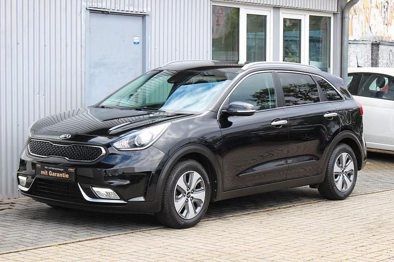 Schwarz Gebraucht 2016 Kia Niro Vision SUV | 12.980 € (Etwas zu teuer) - Bild 1/4