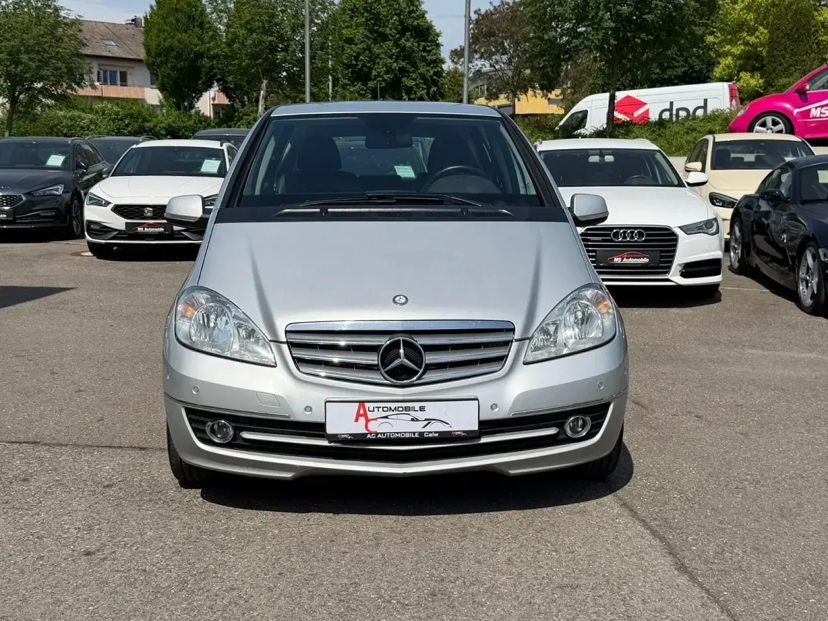 Gebraucht Mercedes A180 Elegance 109 PS (80 kW) 2011 Silber Limousine