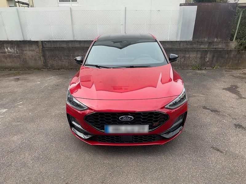 Gebraucht Ford Focus ST 280 PS (205 kW) 2024 Rot Limousine