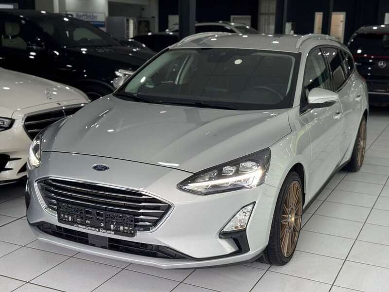 Silber Gebraucht 2020 Ford Focus Titanium Kombi | 15.490 € (Guter Preis) - Bild 1/4