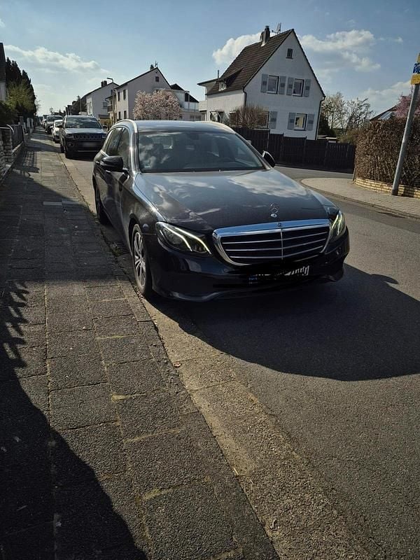 Gebraucht Mercedes E200 150 PS (110 kW) 2018 Schwarz Kombi