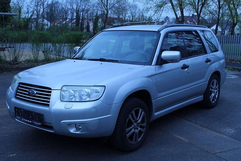 Käytetty Subaru Forester Active 158 HP (116 kW) 2006 Hopea Katumaasturi