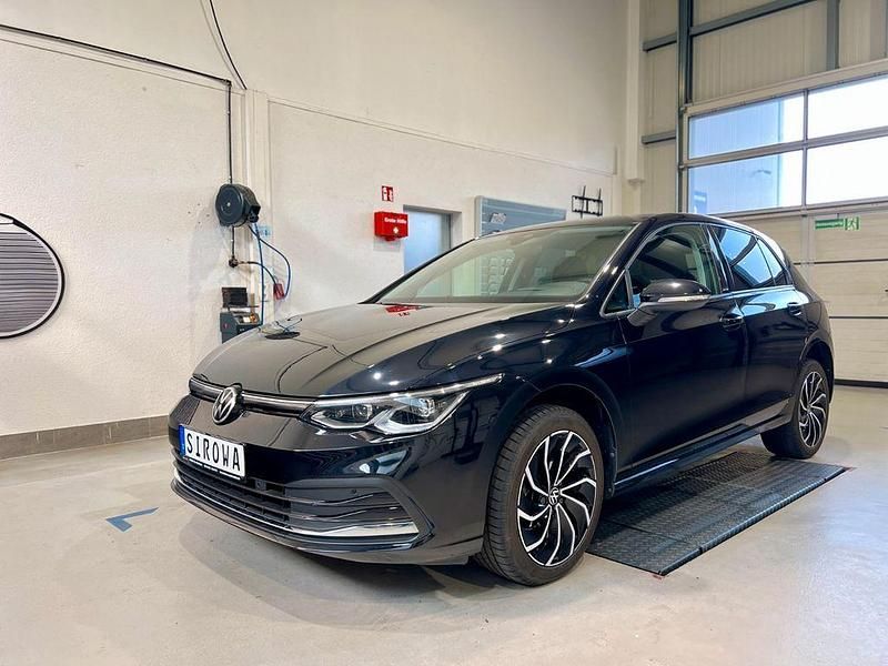 Schwarz Gebraucht 2021 VW Golf VIII Life Limousine | 20.300 € (Fairer Preis) - Bild 1/4