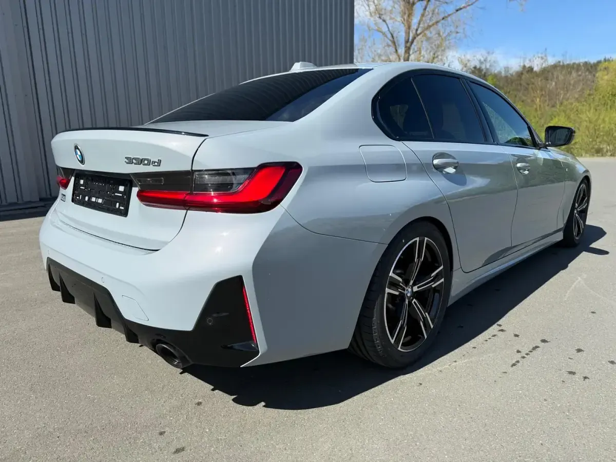 Gebraucht BMW 330 M Sport 286 PS (210 kW) 2024 Brooklyn grau Limousine