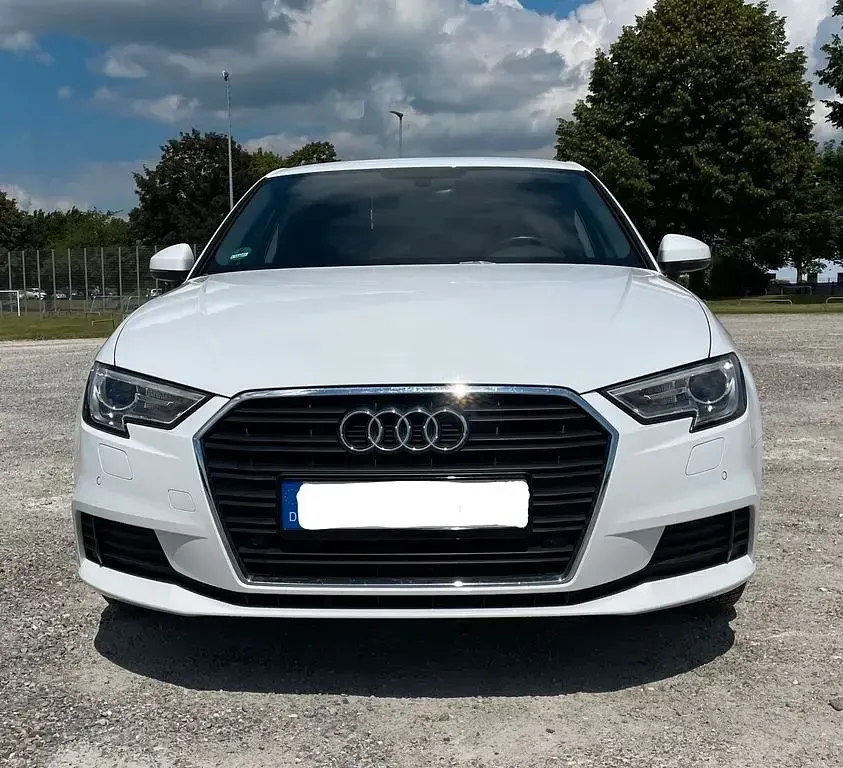 Gebraucht Audi A3 150 PS (110 kW) 2019 Weiß Limousine
