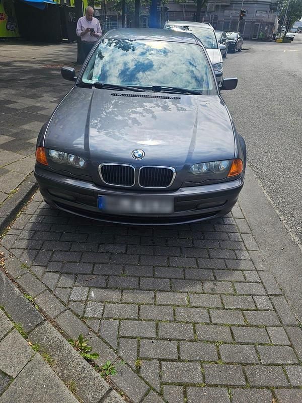 Blau Gebraucht 2001 BMW 316 Limousine | 2.500 € (Fairer Preis) - Bild 1/4