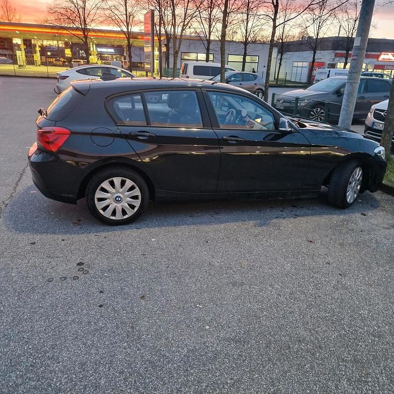 Schwarz Gebraucht 2018 BMW 118 Kleinwagen | 12.000 € (Superpreis) - Bild 1/4