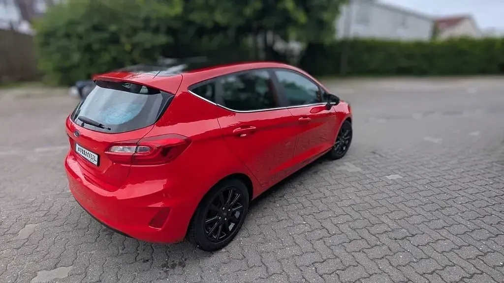Gebraucht Ford Fiesta Titanium 101 PS (74 kW) 2017 Rot Kleinwagen