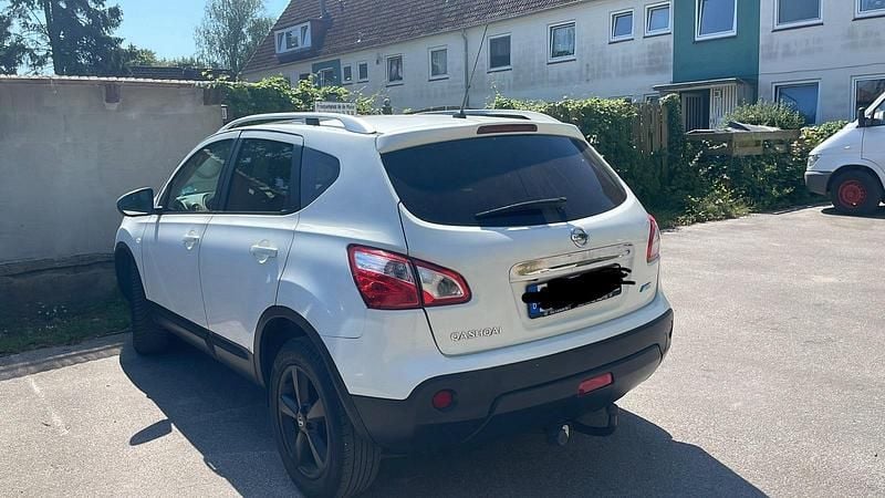 Weiß Gebraucht 2012 Nissan Qashqai SUV | 5.400 € (Fairer Preis) - Bild 1/4