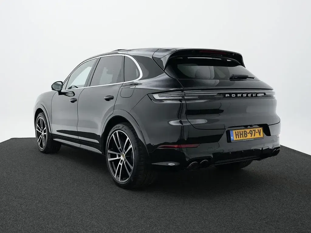 Gebraucht Porsche Cayenne E-Hybrid 470 PS (345 kW) 2024 Schwarz SUV