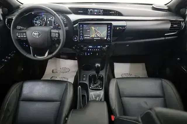 Gebraucht Toyota HiLux SR 204 PS (150 kW) 2023 Grün Pickup