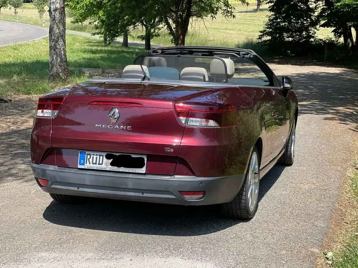Gebraucht Renault Mégane Cabriolet 132 PS (97 kW) 2014 Rot Cabrio