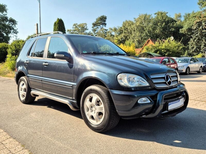 Schwarz Gebraucht 2004 Mercedes ML270 Edition SUV | 4.490 € (Fairer Preis) - Bild 1/4