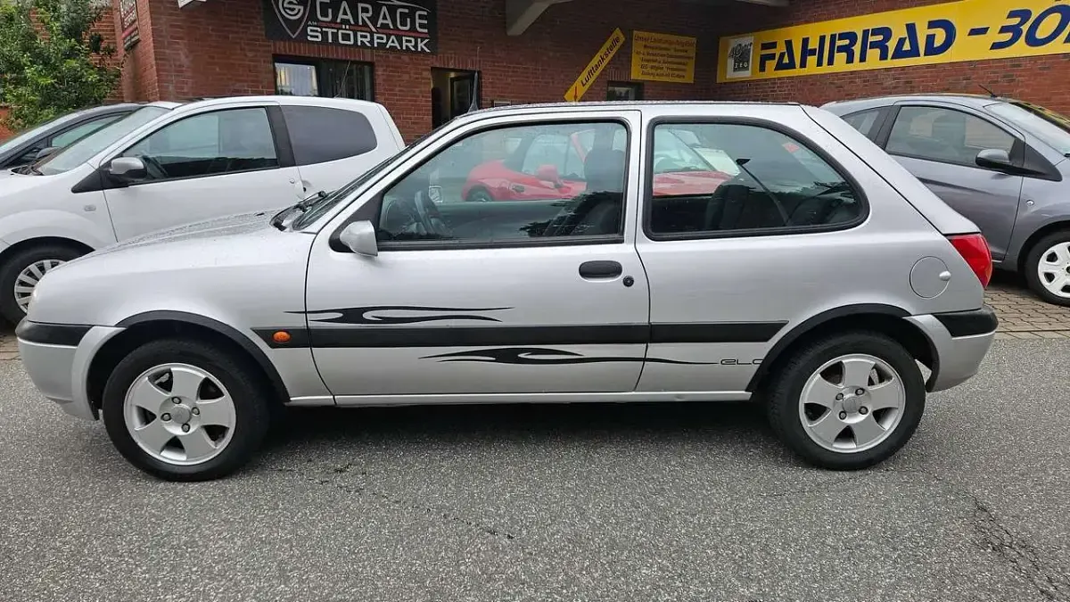 Gebraucht Ford Fiesta 60 PS (44 kW) 2001 Silber Kleinwagen