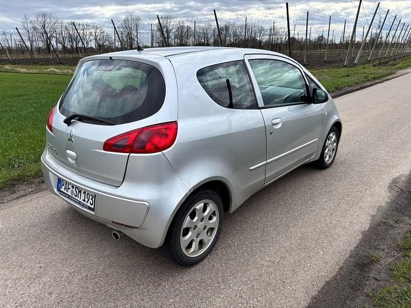 Gebraucht Mitsubishi Colt Motion 95 PS (69 kW) 2006 Silber Limousine