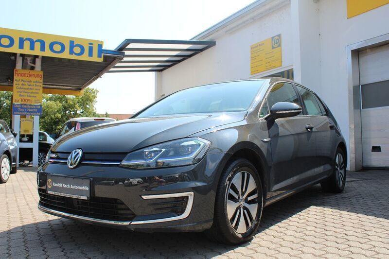 Grau Gebraucht 2020 VW e-Golf Kleinwagen | 14.990 € (Fairer Preis) - Bild 1/4