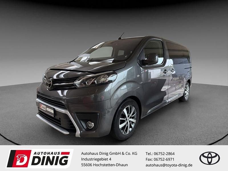 Grau Gebraucht 2021 Toyota Proace Verso Team Kombi | 32.995 € (Fairer Preis) - Bild 1/3