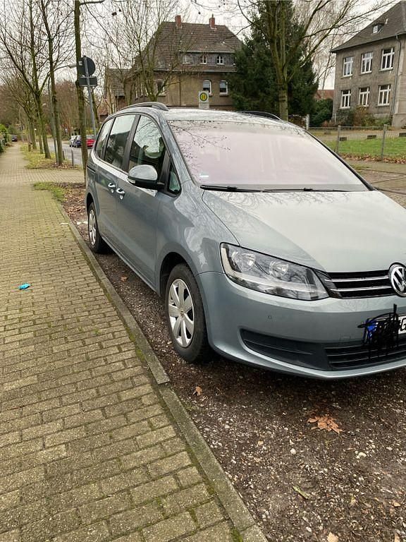 Grau Gebraucht 2014 VW Sharan Trendline Van / Kleinbus | 6.900 € (Superpreis) - Bild 1/4