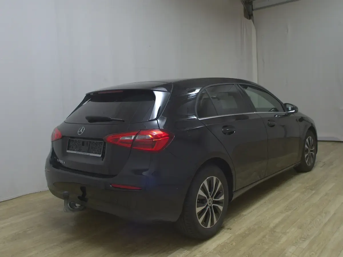 Gebraucht Mercedes A200 150 PS (110 kW) 2021 Schwarz Limousine