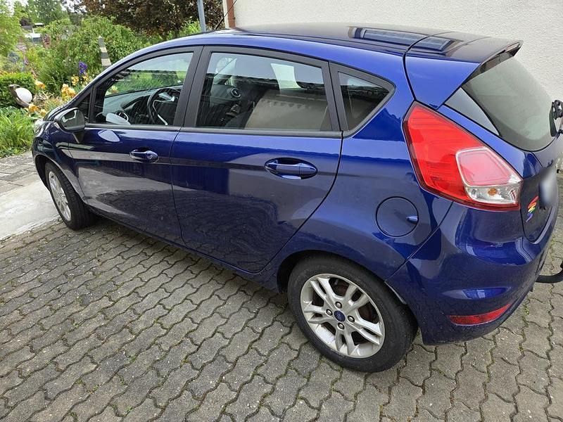 Gebraucht Ford Fiesta 82 PS (60 kW) 2016 Blau Kleinwagen
